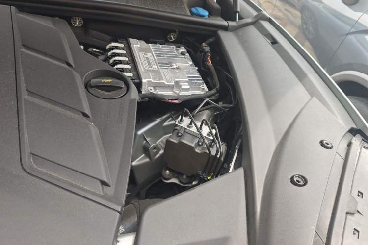 Used Porsche Cayenne 2025 Cayenne 3.0T Dream-Chasing Edition Engine Bay Left