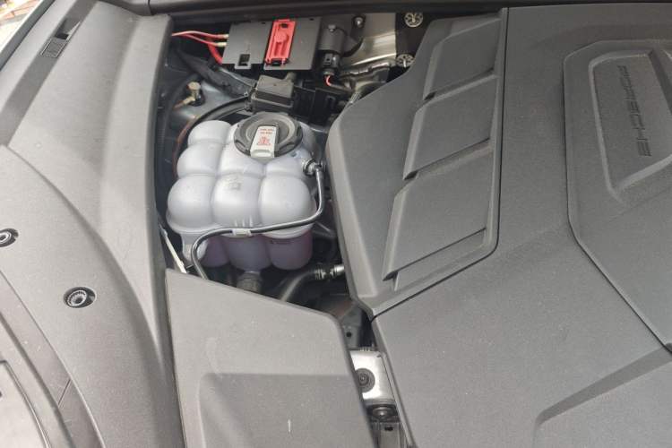 Used Porsche Cayenne 2025 Cayenne 3.0T Dream-Chasing Edition Engine Bay Right