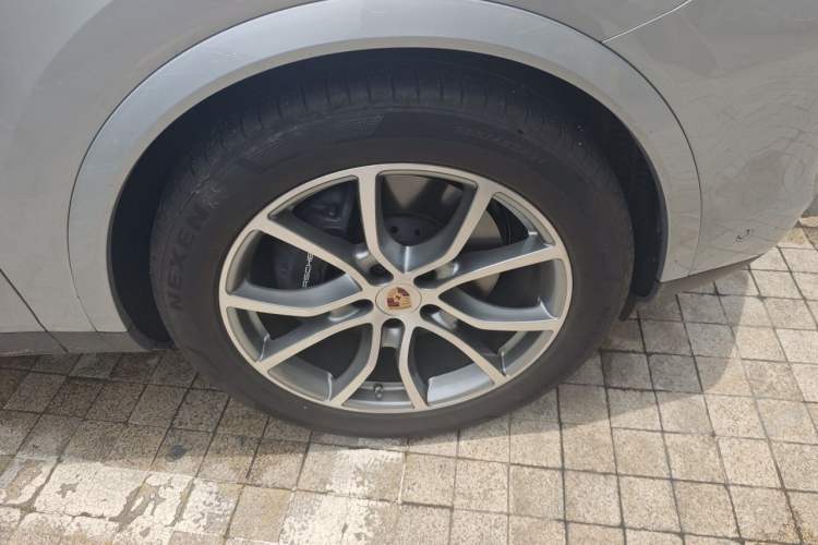 Used Porsche Cayenne 2025 Cayenne 3.0T Dream-Chasing Edition Right Front Wheel Hub