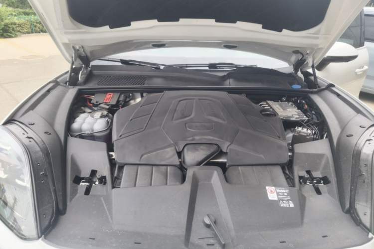 Used Porsche Cayenne 2025 Cayenne 3.0T Engine Bay