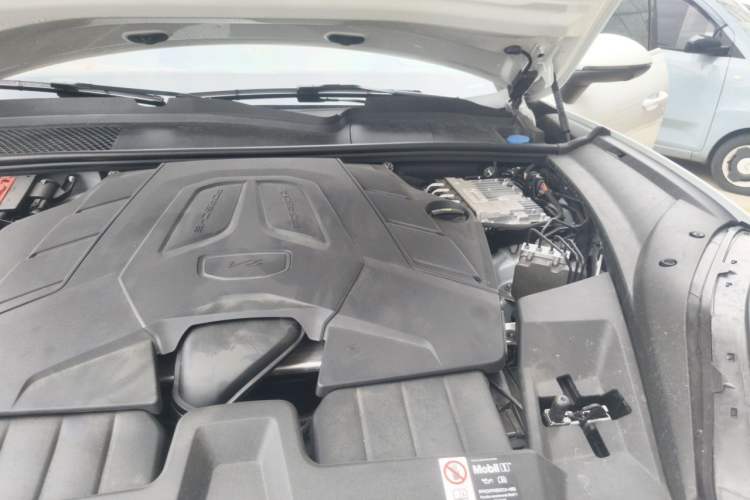 Used Porsche Cayenne 2025 Cayenne 3.0T Engine Bay Left
