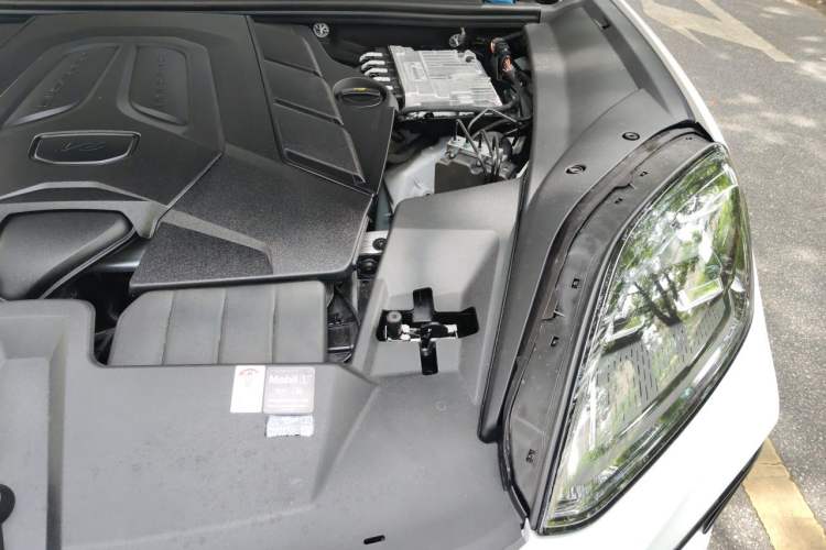 Used Porsche Cayenne 2025 Cayenne 3.0T Dream-Chasing Edition Engine Bay Left