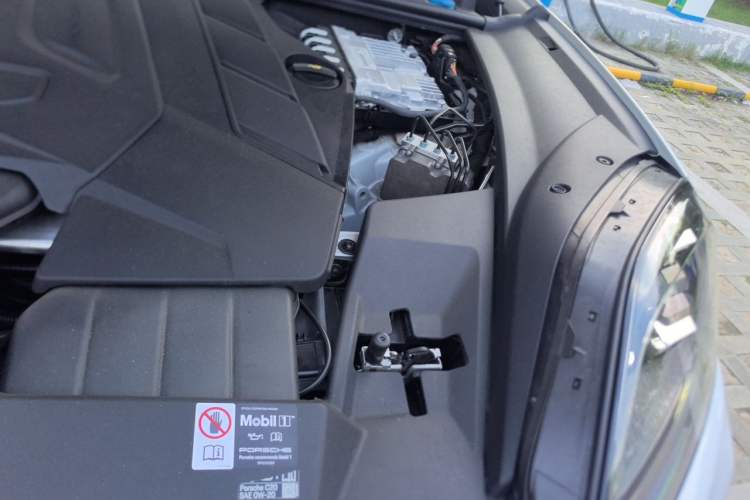 Used Porsche Cayenne 2025 Cayenne 3.0T Engine Bay Left