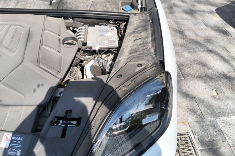 Used Porsche Cayenne 2025 Cayenne 3.0T Engine Bay Left