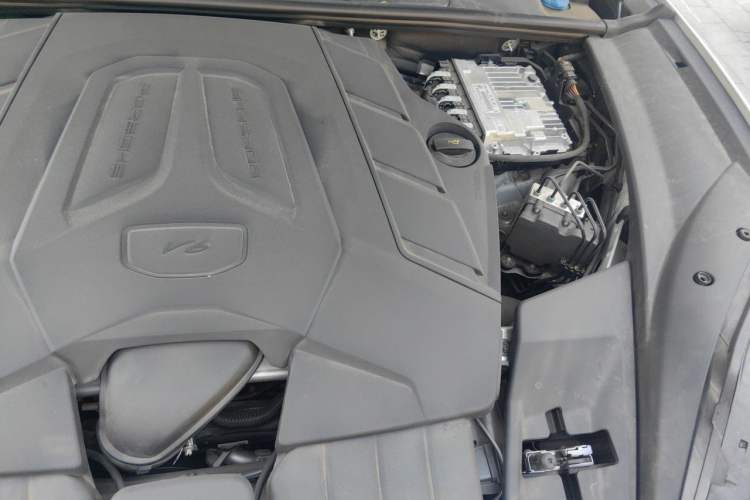 Used Porsche Cayenne 2025 Cayenne 3.0T Engine Bay Left