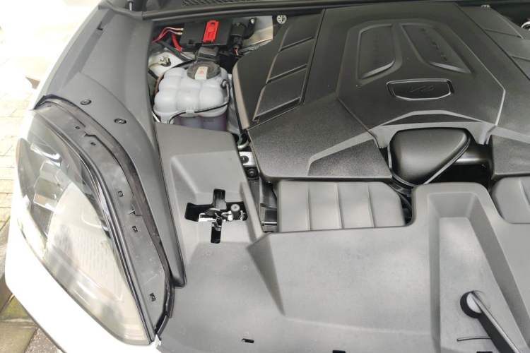 Used Porsche Cayenne 2025 Cayenne 3.0T Dream-Chasing Edition Engine Bay Right