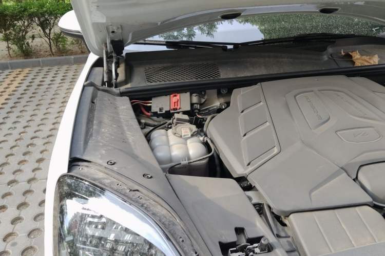 Used Porsche Cayenne 2025 Cayenne 3.0T Sport Edition Engine Bay Right