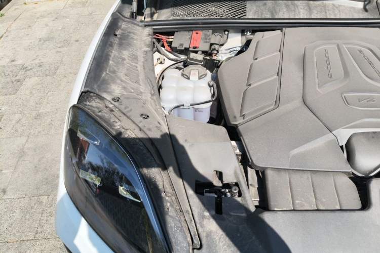Used Porsche Cayenne 2025 Cayenne 3.0T Engine Bay Right