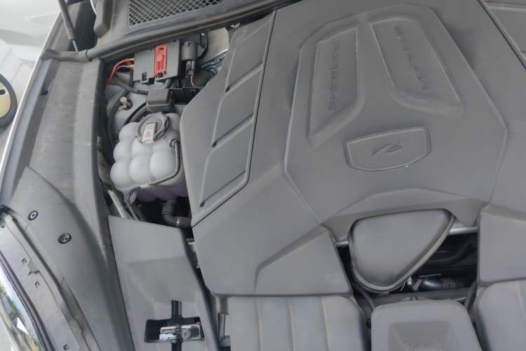 Used Porsche Cayenne 2025 Cayenne 3.0T Engine Bay Right