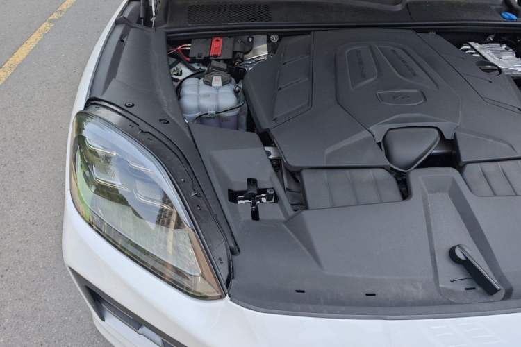 Used Porsche Cayenne 2025 Cayenne 3.0T Dream-Chasing Edition Engine Bay Right