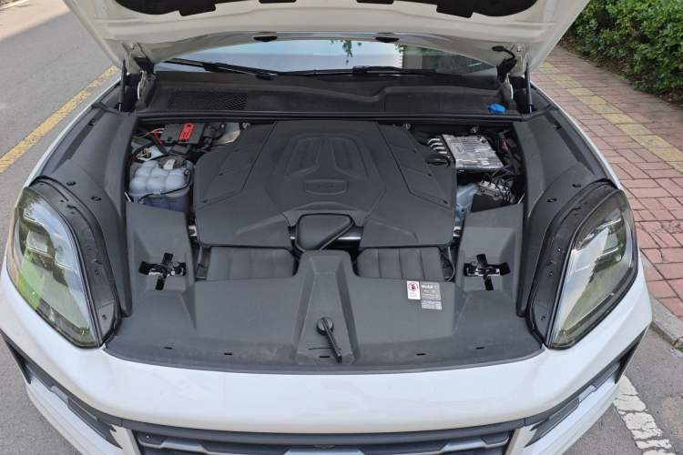 Used Porsche Cayenne 2025 Cayenne 3.0T Dream-Chasing Edition Engine Bay