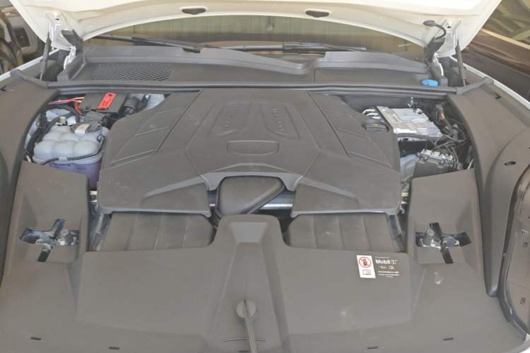 Used Porsche Cayenne 2025 Cayenne Coupé 3.0T Engine Bay