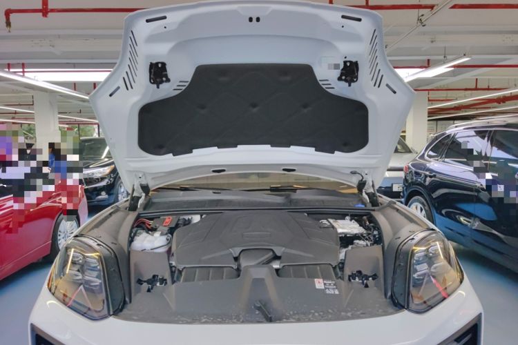 Used Porsche Cayenne 2025 Cayenne 3.0T Engine Bay