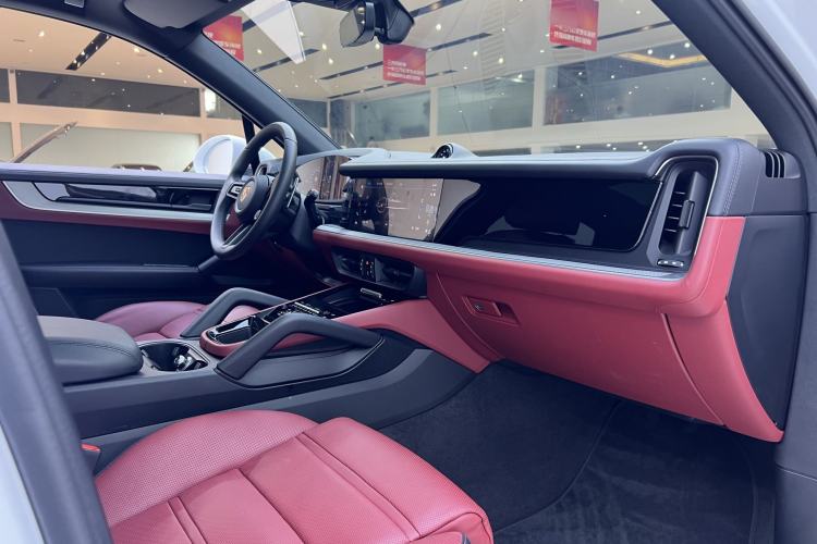 Used Porsche Cayenne 2025 Cayenne 3.0T Dream-Chasing Edition Interior 9
