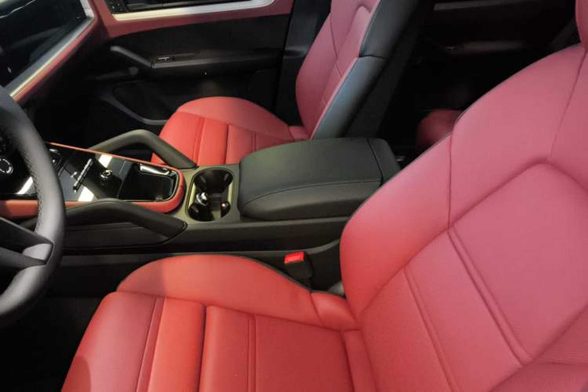 Used Porsche Cayenne 2025 Cayenne 3.0T Left Front Seat