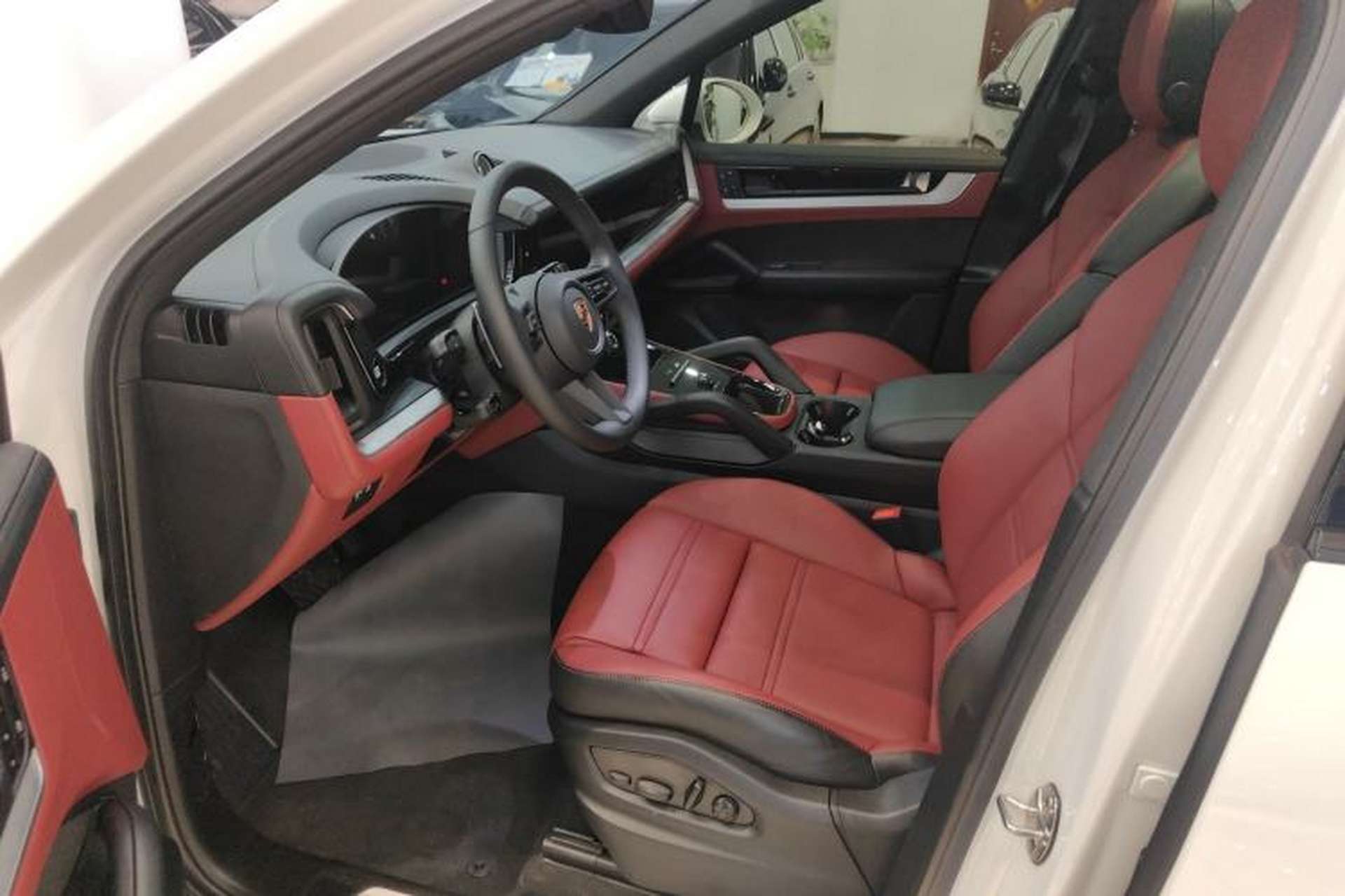 Used Porsche Cayenne 2025 Cayenne 3.0T Left Front Seat