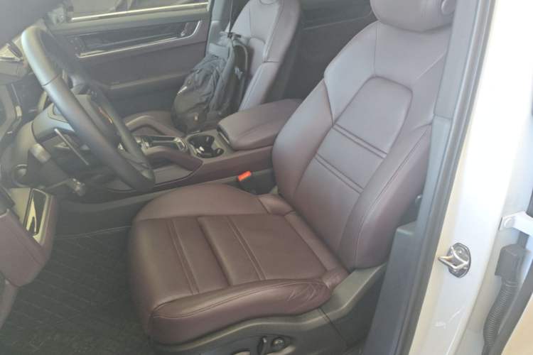 Used Porsche Cayenne 2025 Cayenne Coupé 3.0T Left Front Seat