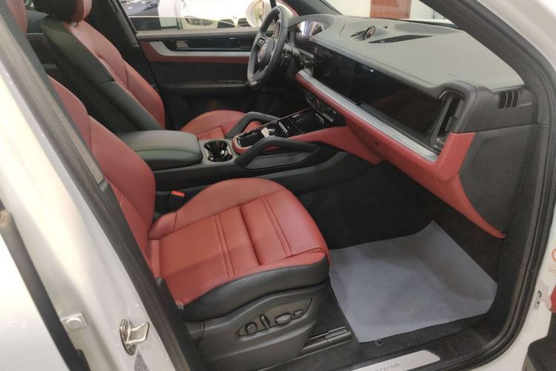 Used Porsche Cayenne 2025 Cayenne 3.0T Right Front Seat