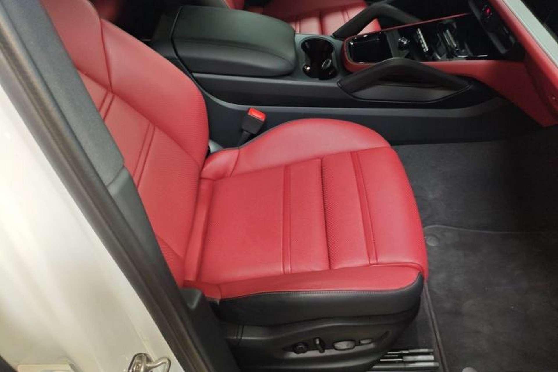 Used Porsche Cayenne 2025 Cayenne 3.0T Right Front Seat