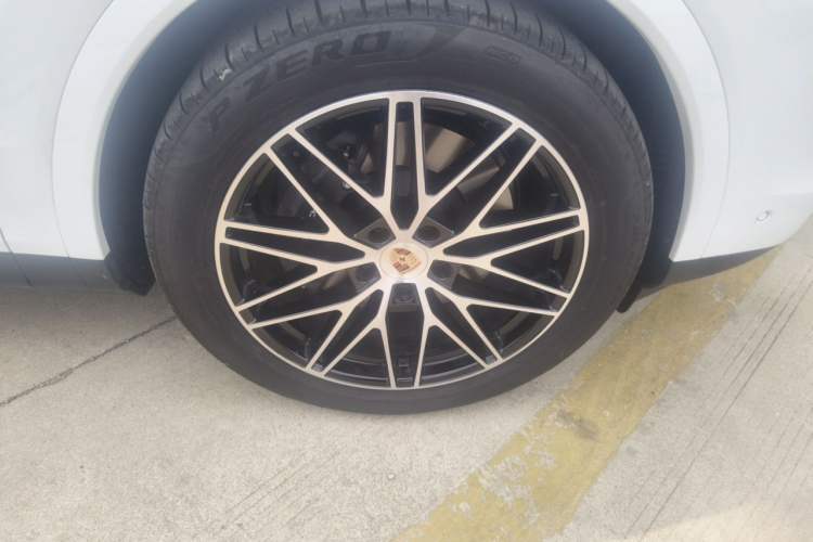 Used Porsche Cayenne 2025 Cayenne 3.0T Right Front Wheel Hub