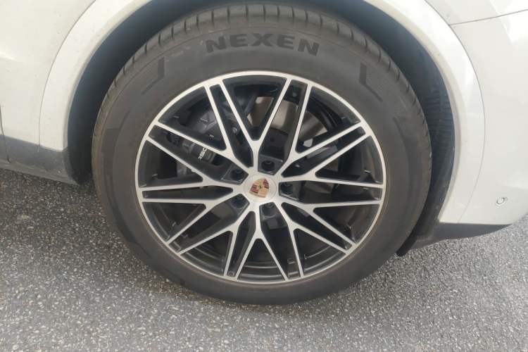 Used Porsche Cayenne 2025 Cayenne 3.0T Dream-Chasing Edition Right Front Wheel Hub