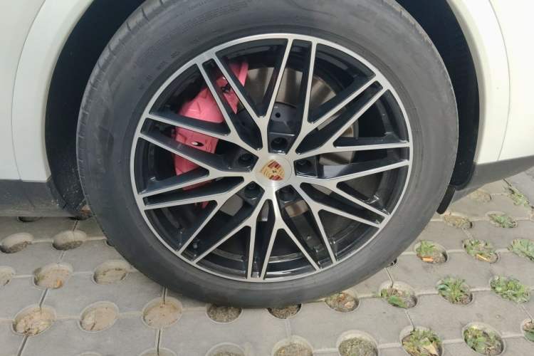 Used Porsche Cayenne 2025 Cayenne 3.0T Sport Edition Right Front Wheel Hub