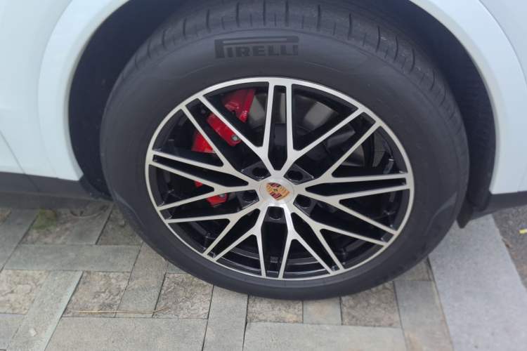 Used Porsche Cayenne 2025 Cayenne 3.0T Right Front Wheel Hub