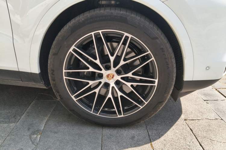 Used Porsche Cayenne 2025 Cayenne 3.0T Right Front Wheel Hub