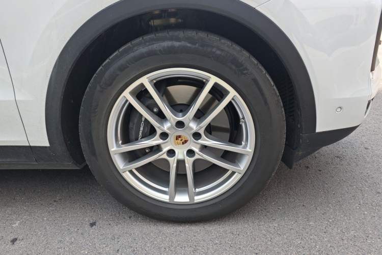 Used Porsche Cayenne 2025 Cayenne 3.0T Dream-Chasing Edition Right Front Wheel Hub