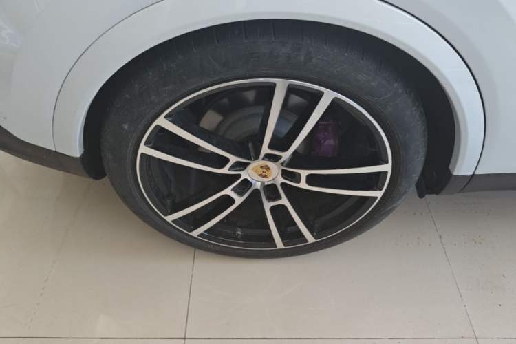Used Porsche Cayenne 2025 Cayenne Coupé 3.0T Right Rear Wheel Hub