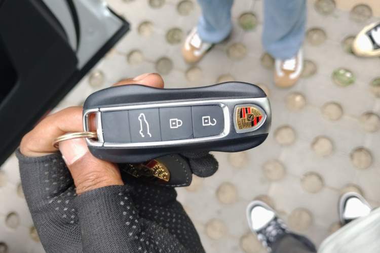 Used Porsche Cayenne 2025 Cayenne 3.0T Sport Edition Vehicle Key