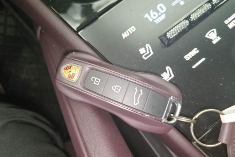 Used Porsche Cayenne 2025 Cayenne Coupé 3.0T Vehicle Key