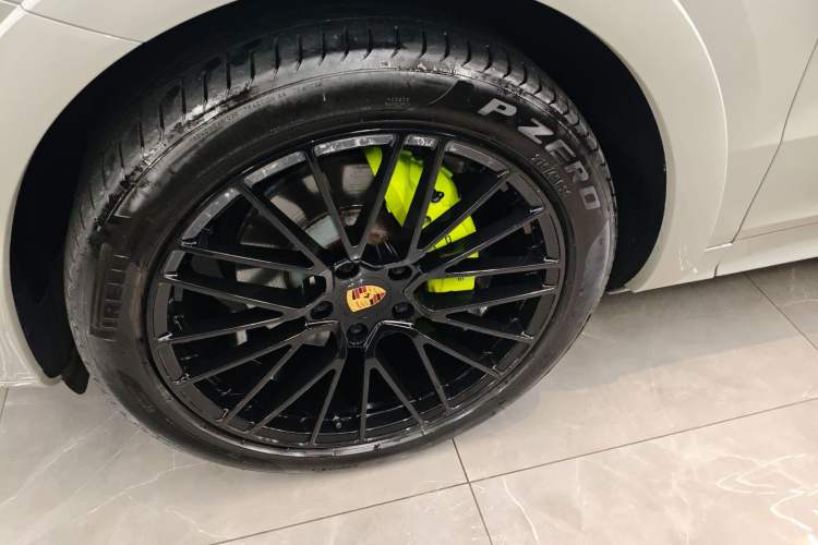 Used Porsche Cayenne E-Hybrid 2021 Cayenne E-Hybrid 2.0T Left Front Wheel Hub
