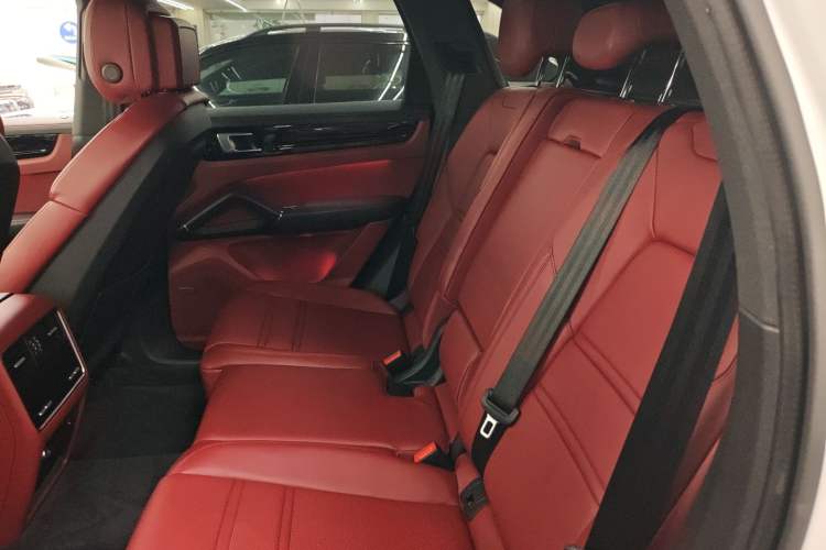 Used Porsche Cayenne E-Hybrid 2021 Cayenne E-Hybrid 2.0T Left Rear Seat