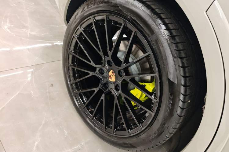 Used Porsche Cayenne E-Hybrid 2021 Cayenne E-Hybrid 2.0T Right Rear Wheel Hub