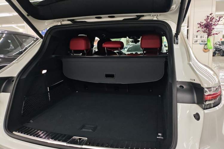 Used Porsche Cayenne E-Hybrid 2021 Cayenne E-Hybrid 2.0T Trunk