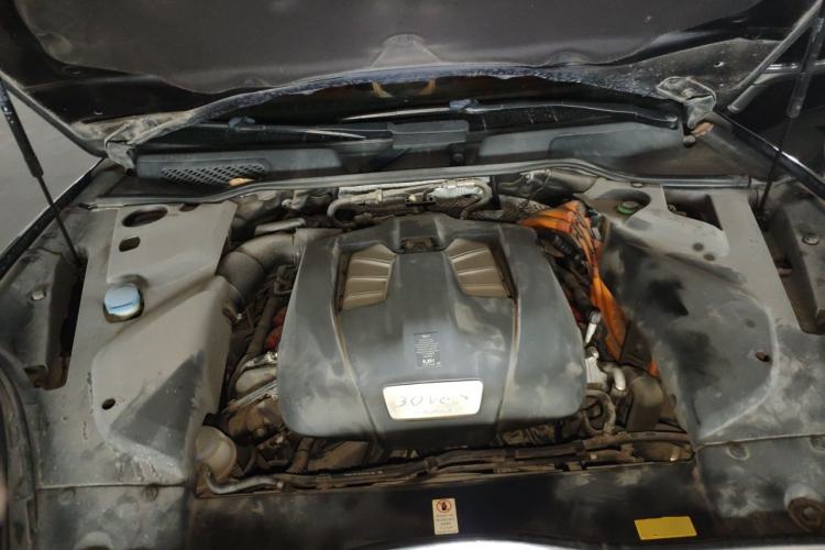Used Porsche Cayenne E-Hybrid 2015 Cayenne S E-Hybrid 3.0T Engine Bay
