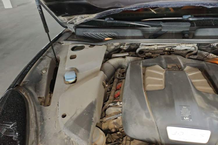 Used Porsche Cayenne E-Hybrid 2015 Cayenne S E-Hybrid 3.0T Engine Bay Right