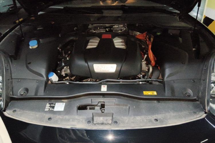 Used Porsche Cayenne E-Hybrid 2015 Cayenne S E-Hybrid 3.0T Engine Bay