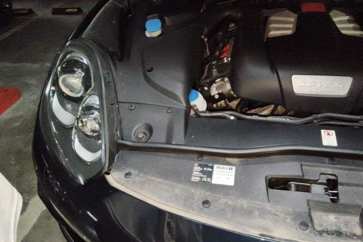 Used Porsche Cayenne E-Hybrid 2015 Cayenne S E-Hybrid 3.0T Engine Bay Right