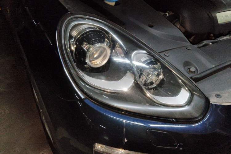 Used Porsche Cayenne E-Hybrid 2015 Cayenne S E-Hybrid 3.0T Right Front Headlight