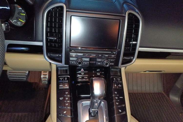 Used Porsche Cayenne E-Hybrid 2015 Cayenne S E-Hybrid 3.0T Audio And AC Panel