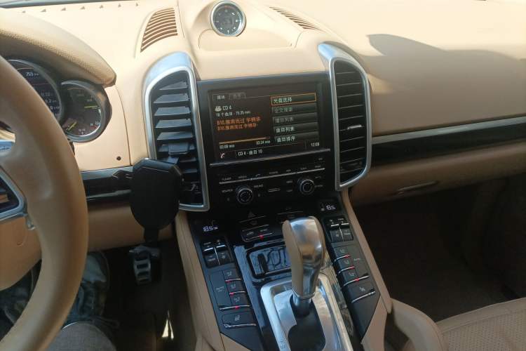 Used Porsche Cayenne E-Hybrid 2015 Cayenne S E-Hybrid 3.0T Audio And AC Panel