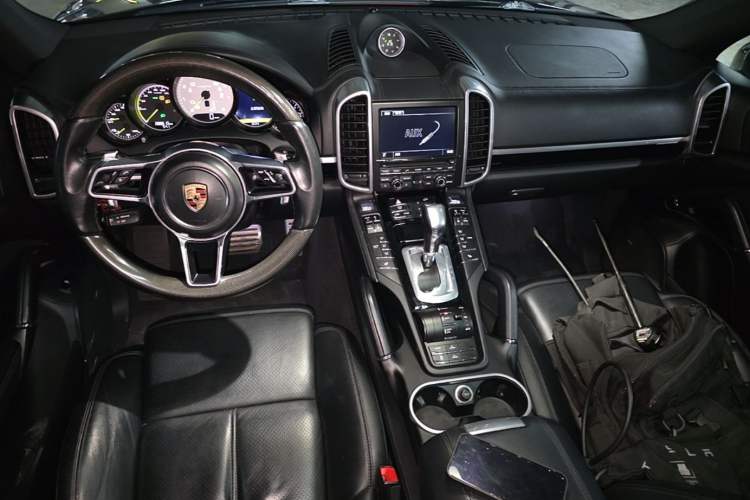 Used Porsche Cayenne E-Hybrid 2015 Cayenne S E-Hybrid 3.0T Center Console