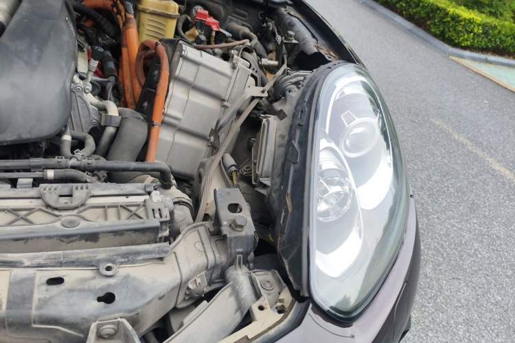 Used Porsche Cayenne E-Hybrid 2015 Cayenne S E-Hybrid 3.0T Engine Bay Left