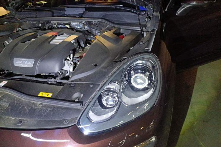 Used Porsche Cayenne E-Hybrid 2015 Cayenne S E-Hybrid 3.0T Engine Bay Left
