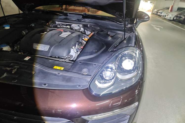 Used Porsche Cayenne E-Hybrid 2015 Cayenne S E-Hybrid 3.0T Engine Bay Left