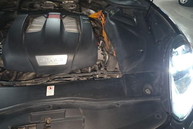 Used Porsche Cayenne E-Hybrid 2015 Cayenne S E-Hybrid 3.0T Engine Bay Left