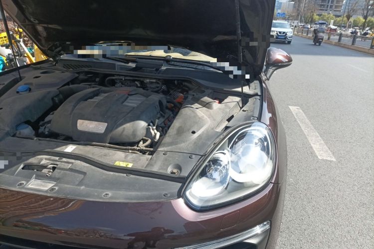 Used Porsche Cayenne E-Hybrid 2015 Cayenne S E-Hybrid 3.0T Engine Bay Left