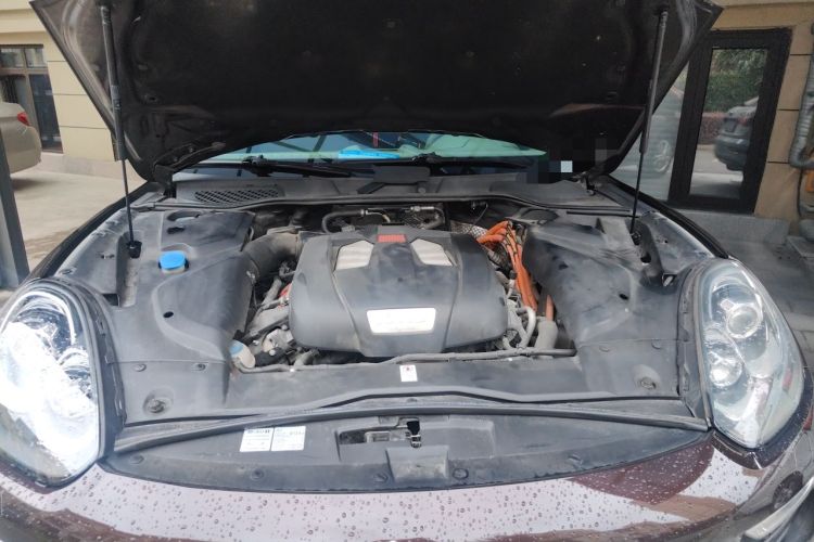 Used Porsche Cayenne E-Hybrid 2015 Cayenne S E-Hybrid 3.0T Engine Bay